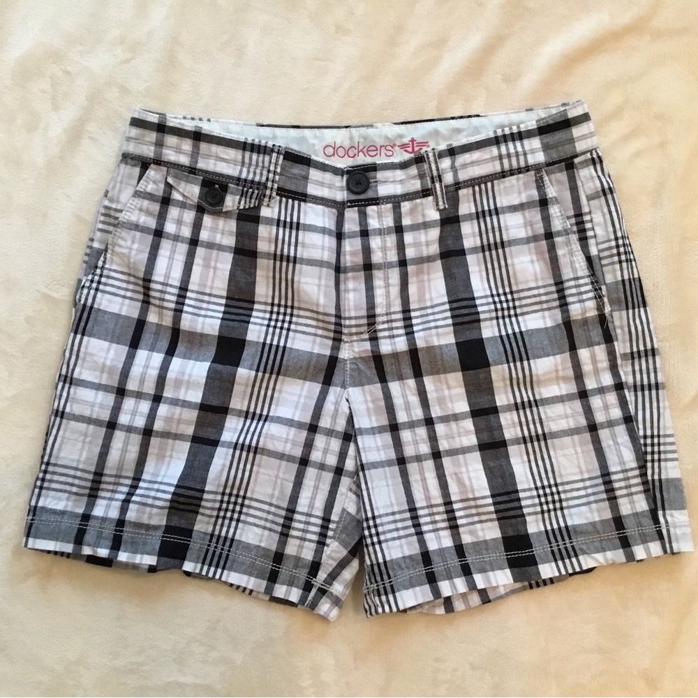 Women’s Dockers shorts, black/grey/beige/white plaid, size 8